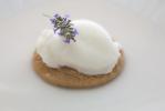 Gelato alla lavanda e biscotto bretone al burro di normandia