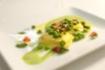 Raviolo Olevanese alla ricotta di pecora piselli e guanciale di Bassiano croccante
