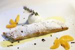 Strudel di albicocche e amaretti fiuggini con gelato alla lavanda 
